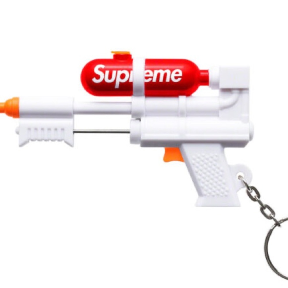Supreme super soaker 50 water blaster keychain